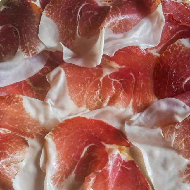 Salumi stagionati in pietra